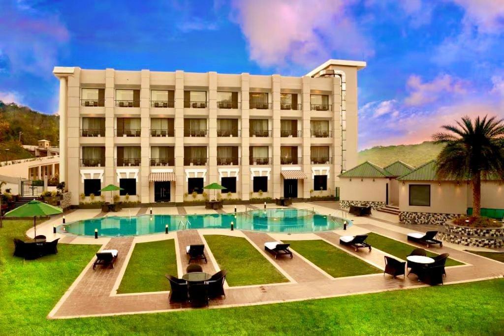 Golden Tulip Chandigarh, Panchkula Exterior foto